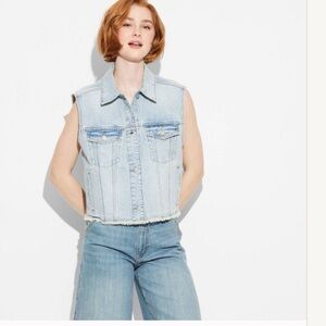 NWT Women’s Denim Oversized Trucke vest .             Light Blue   S